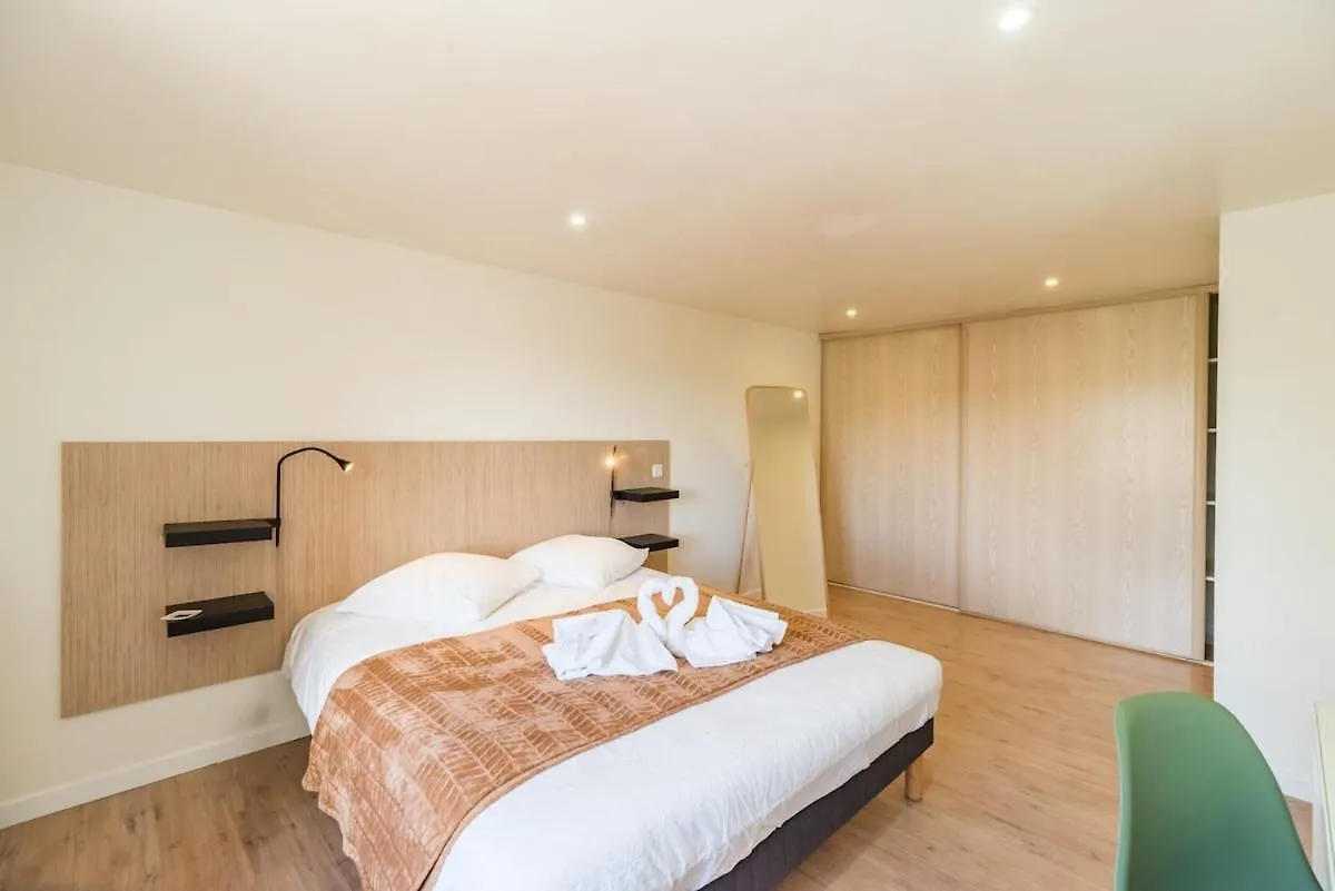 Holiday home Grande Maison Familiale Avec Jardin Parking Et Jeux Saint-Carreuc